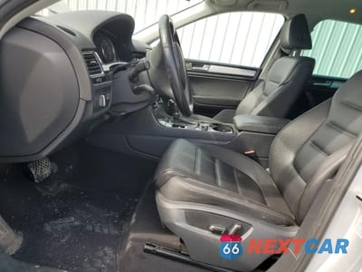 Zdjęcie 7 z 12 samochodu: 2011 VOLKSWAGEN TOUAREG V6 TDI VIN:WVGFK9BP7BD002726 - miniatura