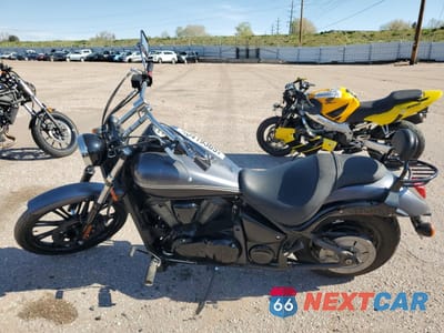 Trzecie zdjęcie samochodu z tyłu: 2013 KAWASAKI VN900 C VIN:JKAVN2C10DA055517 - miniatura