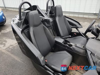 Piąte zdjęcie samochodu w środku: 2023 POLARIS SLINGSHOT S WITH TECHNOLOGY PACKAGE VIN:57XAATHD4P8154580 - miniatura