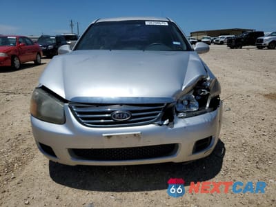 Piąte zdjęcie samochodu w środku: 2005 KIA SPECTRA EX VIN:KNAFE221895603434 - miniatura