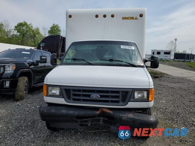 Piąte zdjęcie samochodu w środku: 2005 FORD ECONOLINE E350 SUPER DUTY CUTAWAY VAN VIN:1FDWE35PX5HA04564 - miniatura