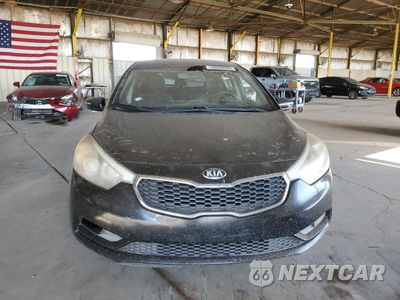 Piąte zdjęcie samochodu w środku: 2016 KIA FORTE LX VIN:KNAFK5A84G5639921 - miniatura