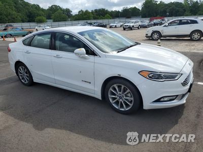 Czwarte zdjęcie samochodu z boku: 2017 FORD FUSION SE HYBRID VIN:3FA6P0LU5HR409228 - miniatura