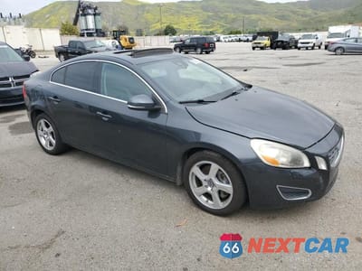 Czwarte zdjęcie samochodu z boku: 2013 VOLV S60 T5 VIN:YV1612FS1D1216915 - miniatura