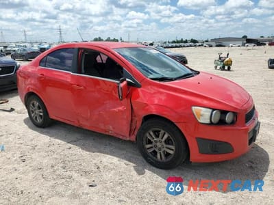 Czwarte zdjęcie samochodu z boku: 2015 CHEVROLET SONIC LT VIN:1G1JC5SHXF4136576 - miniatura