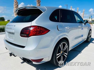 Czwarte zdjęcie samochodu z boku: 2013 PORSCHE CAYENNE GTS VIN:WP1AD2A29DLA76078 - miniatura