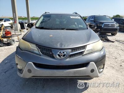 Piąte zdjęcie samochodu w środku: 2015 TOYOTA RAV4 XLE VIN:JTMWFREVXFJ057634 - miniatura