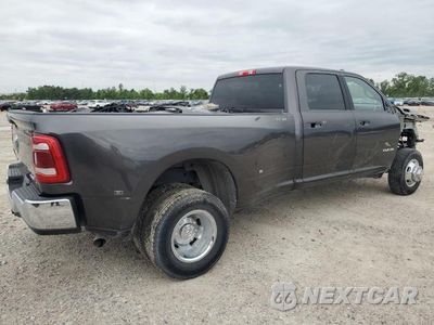 Trzecie zdjęcie samochodu z tyłu: 2024 RAM 3500 BIG HORN VIN:3C63RRHL4RG109597 - miniatura