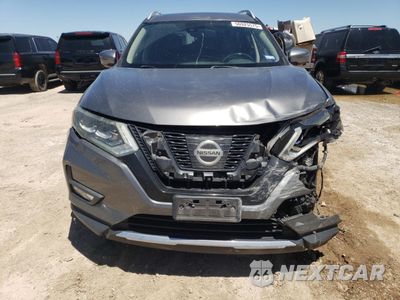 Piąte zdjęcie samochodu w środku: 2017 NISSAN ROGUE S VIN:JN8AT2MT3HW147020 - miniatura