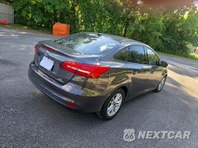 Czwarte zdjęcie samochodu z boku: 2015 FORD FOCUS SE VIN:1FADP3F26FL345599 - miniatura