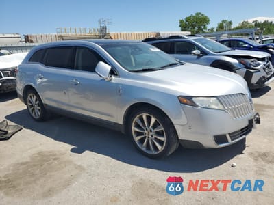 Czwarte zdjęcie samochodu z boku: 2012 LINCOLN MKT VIN:2LMHJ5AT8CBL52171 - miniatura