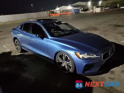 Czwarte zdjęcie samochodu z boku: 2020 VOLVO S60 T6 R-DESIGN VIN:7JRA22TM7LG032143 - miniatura