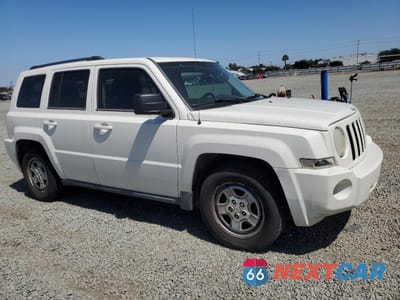 Czwarte zdjęcie samochodu z boku: 2010 JEEP PATRIOT SPORT VIN:1J4NT2GB3AD617655 - miniatura