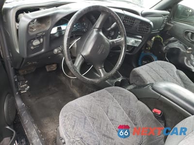 Zdjęcie 8 z 12 samochodu: 2000 GMC JIMMY VIN:1GKCS18W2YK221142 - miniatura