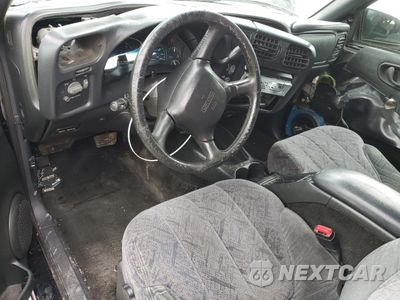 Zdjęcie 8 z 12 samochodu: 2000 GMC JIMMY VIN:1GKCS18W2YK221142 - miniatura