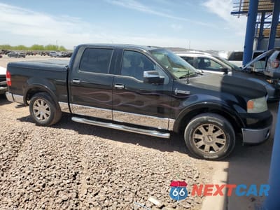 Czwarte zdjęcie samochodu z boku: 2006 LINCOLN MARK LT VIN:5LTPW16586FJ24736 - miniatura