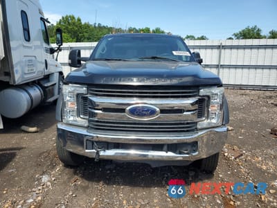 Piąte zdjęcie samochodu w środku: 2017 FORD F550 SUPER DUTY VIN:1FDUF5GT2HED19245 - miniatura
