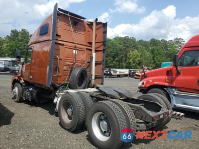 Trzecie zdjęcie samochodu z tyłu: 2012 VOLVO VN VNL VIN:4V4NC9EH2CN537366 - miniatura