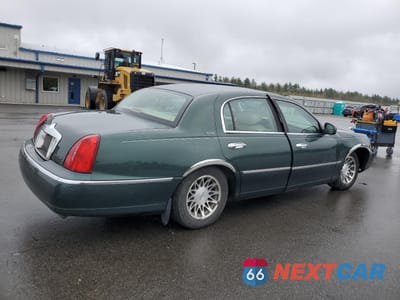 Trzecie zdjęcie samochodu z tyłu: 2001 LINCOLN TOWN CAR SIGNATURE VIN:1LNHM82W91Y708947 - miniatura