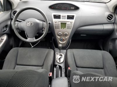 Zdjęcie 8 z 14 samochodu: 2010 TOYOTA YARIS VIN:JTDBT4K37A4067395 - miniatura
