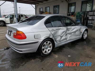 Trzecie zdjęcie samochodu z tyłu: 2000 BMW 323 I VIN:WBAAM3342YCA93235 - miniatura