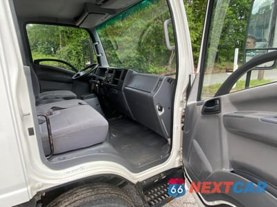 Piąte zdjęcie samochodu w środku: 2022 ISUZU NRR VIN:54DE5W1L0NSR00682 - miniatura