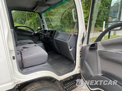 Piąte zdjęcie samochodu w środku: 2022 ISUZU NRR VIN:54DE5W1L0NSR00682 - miniatura