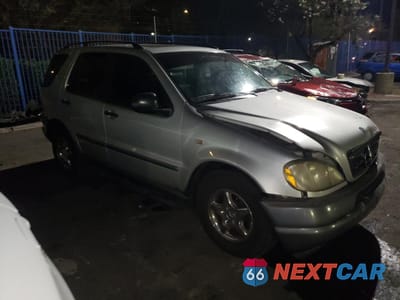 Czwarte zdjęcie samochodu z boku: 1998 MERCEDES-BENZ ML 320 VIN:4JGAB54E5WA043295 - miniatura