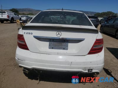 Zdjęcie 6 z 12 samochodu: 2013 MERCEDES-BENZ C 250 VIN:WDDGF4HB1DA851112 - miniatura