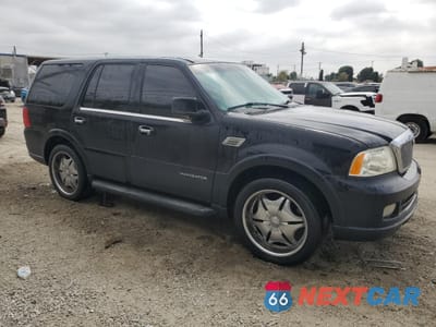 Czwarte zdjęcie samochodu z boku: 2005 LINCOLN NAVIGATOR VIN:5LMFU27505LJ19158 - miniatura