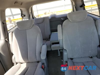 Zdjęcie 10 z 13 samochodu: 2006 KIA SEDONA EX VIN:KNDMB233566036298 - miniatura