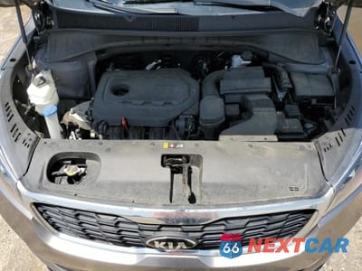 Zdjęcie 12 z 13 samochodu: 2019 KIA SORENTO VIN:5XYPG4A37KG463440 - miniatura