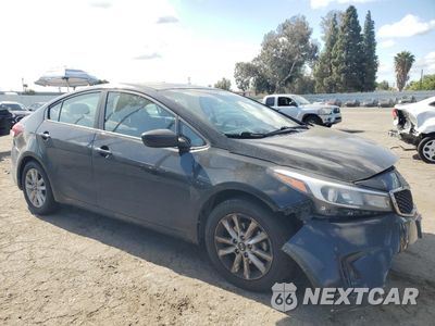 Czwarte zdjęcie samochodu z boku: 2017 KIA FORTE LX VIN:3KPFL4A75HE066759 - miniatura