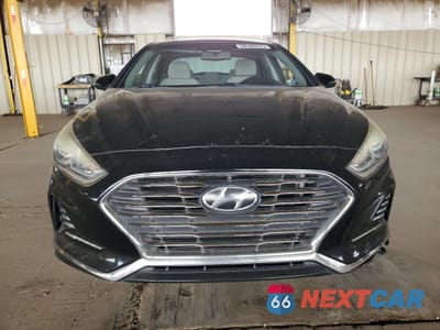 Piąte zdjęcie samochodu w środku: 2018 HYUNDAI SONATA SPORT VIN:5NPE34AF9JH626237 - miniatura