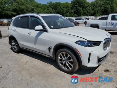 Czwarte zdjęcie samochodu z boku: 2025 BMW X5 XDRIVE40I VIN:5UX23EU05S9Z06326 - miniatura