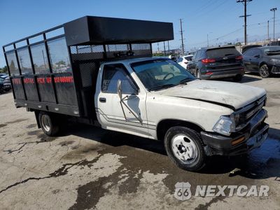 Czwarte zdjęcie samochodu z boku: 1990 TOYOTA PICKUP CAB CHASSIS SUPER LONG WHEELBAS VIN:JT5VN94T8L0017662 - miniatura
