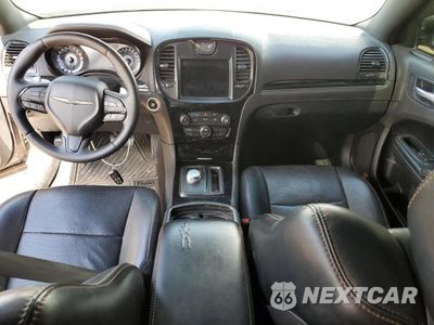 Zdjęcie 8 z 11 samochodu: 2017 CHRYSLER 300 S VIN:2C3CCABT0HH580136 - miniatura