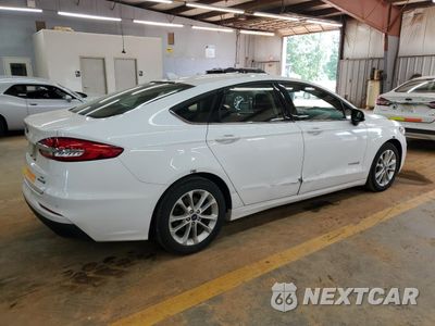 Trzecie zdjęcie samochodu z tyłu: 2019 FORD FUSION SE VIN:3FA6P0LU7KR124781 - miniatura
