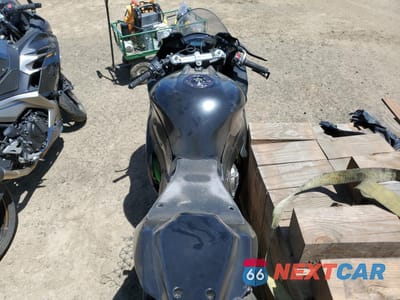 Zdjęcie 6 z 8 samochodu: 2016 KAWASAKI ZX1000 R VIN:JKAZXCR17GA000396 - miniatura