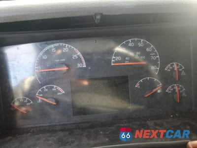 Zdjęcie 8 z 10 samochodu: 2007 VOLVO VNL SEMI TRUCK VIN:4V4NC9GH57N481491 - miniatura