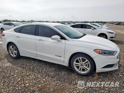 Czwarte zdjęcie samochodu z boku: 2018 FORD FUSION SE HYBRID VIN:3FA6P0LUXJR129813 - miniatura