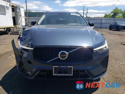 Piąte zdjęcie samochodu w środku: 2024 VOLVO XC60 PLUS VIN:YV4L12RL0R1739988 - miniatura