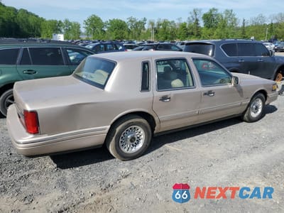 Trzecie zdjęcie samochodu z tyłu: 1997 LINCOLN TOWN CAR EXECUTIVE VIN:1LNLM81W7VY737737 - miniatura