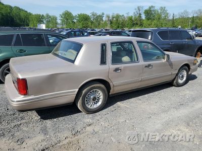 Trzecie zdjęcie samochodu z tyłu: 1997 LINCOLN TOWN CAR EXECUTIVE VIN:1LNLM81W7VY737737 - miniatura