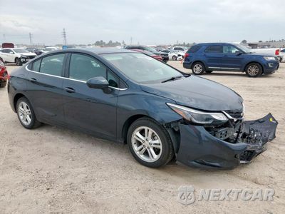 Czwarte zdjęcie samochodu z boku: 2017 CHEVROLET CRUZE LT VIN:1G1BE5SM7H7181648 - miniatura