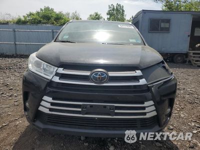 Piąte zdjęcie samochodu w środku: 2018 TOYOTA HIGHLANDER SE VIN:5TDJZRFH6JS888005 - miniatura