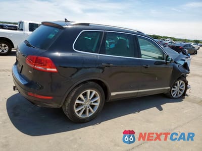 Trzecie zdjęcie samochodu z tyłu: 2014 VOLKSWAGEN TOUAREG V6 VIN:WVGEF9BP3ED012609 - miniatura