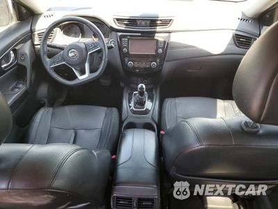Zdjęcie 8 z 16 samochodu: 2017 NISSAN ROGUE SV VIN:5N1AT2MV0HC863089 - miniatura