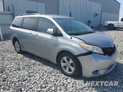 Czwarte zdjęcie samochodu z boku: 2011 TOYOTA SIENNA LE VIN:5TDKK3DC1BS153155 - miniatura