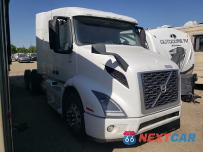 2020 VOLVO VNR SEMI TRUCK 4V4WC9EH8LN257519 - główne zdjęcie licytacji z USA - miniatura